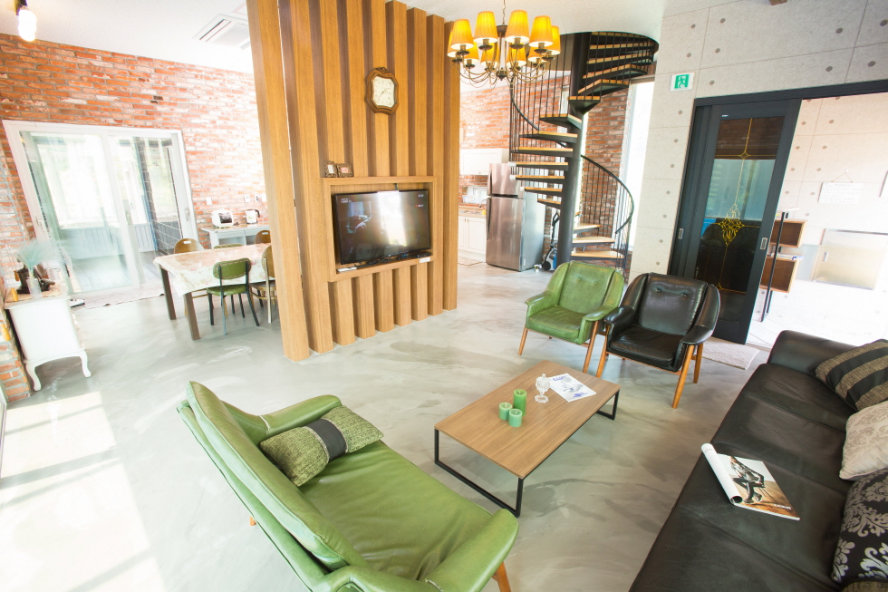 팬션 비쥬얼 썸네일 이미지