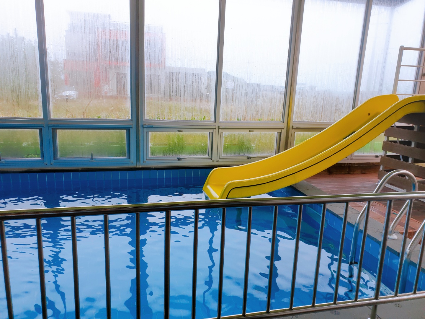 팬션 비쥬얼 썸네일 이미지