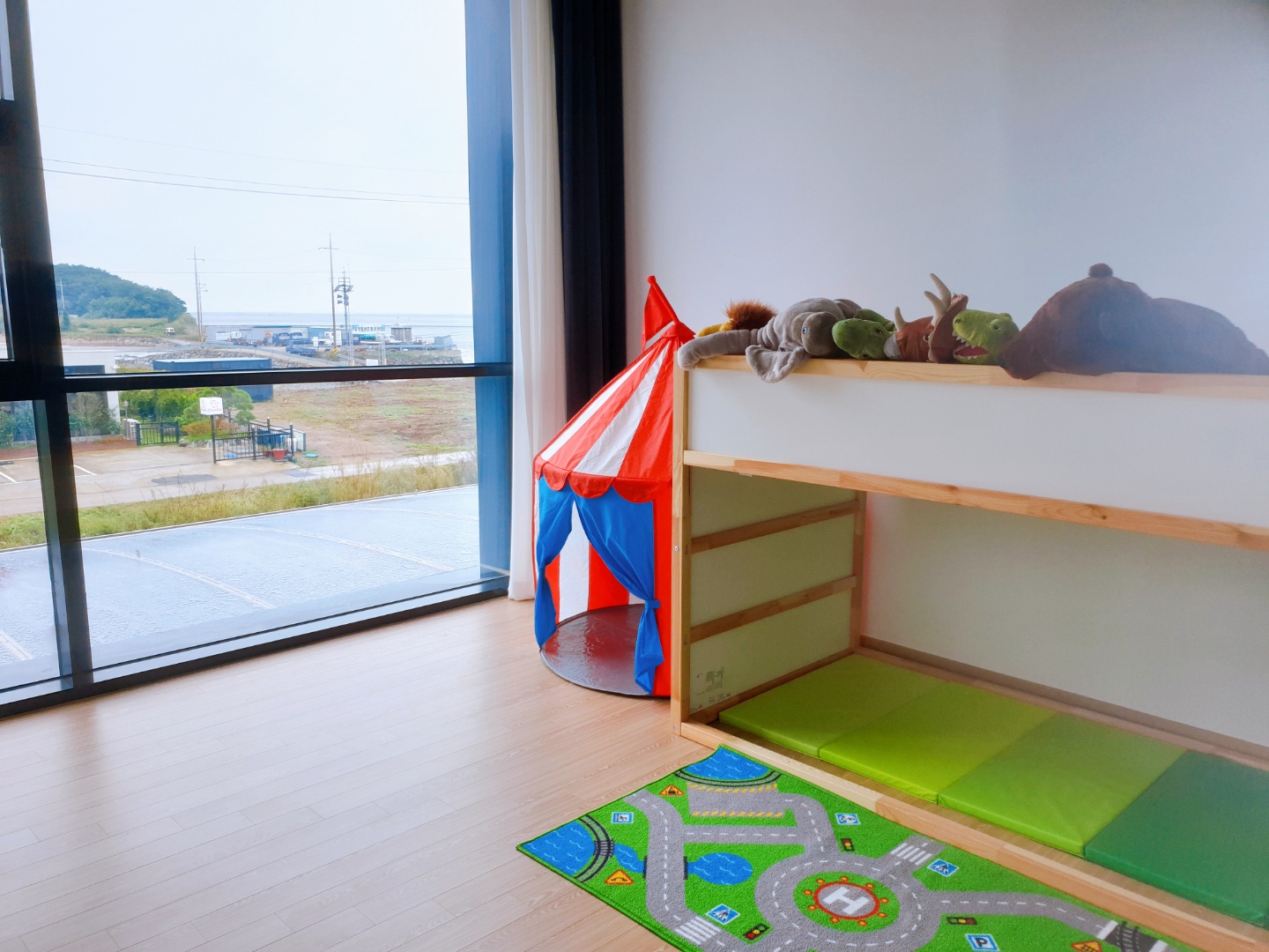 팬션 비쥬얼 썸네일 이미지