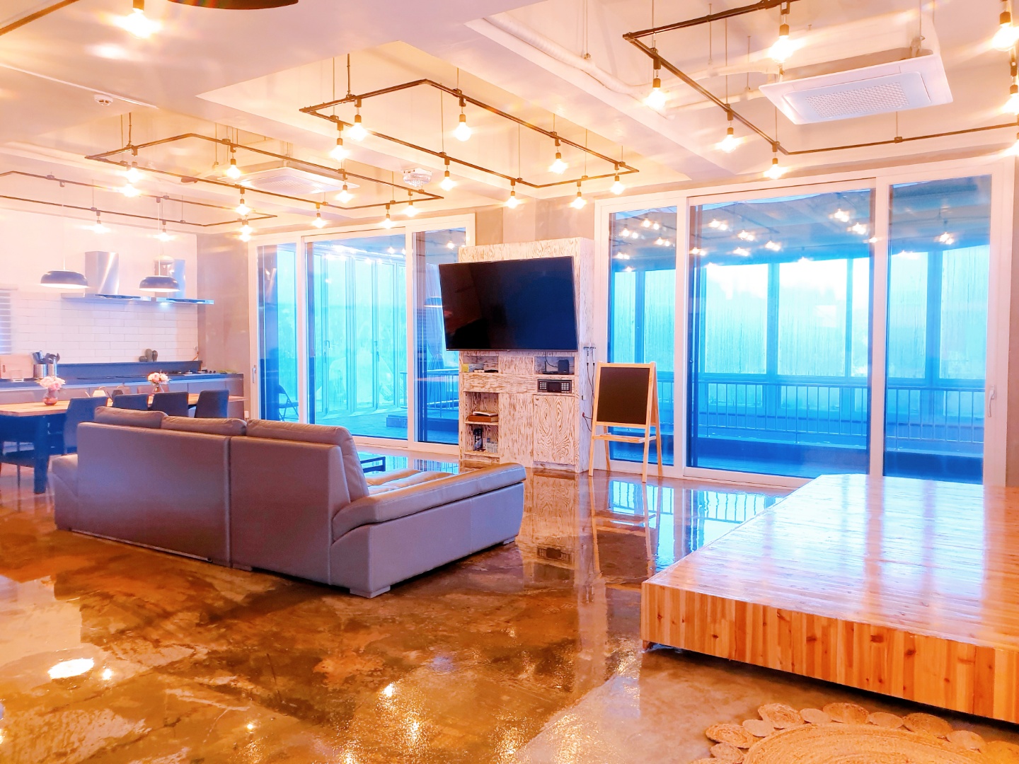 팬션 비쥬얼 썸네일 이미지