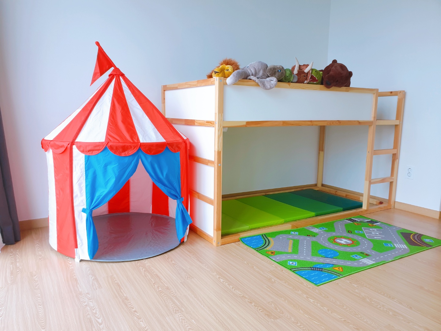 팬션 비쥬얼 썸네일 이미지